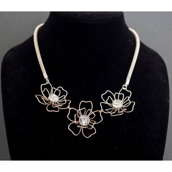 Vintage Boho Floral Gold Tone Light Necklace 18 Inches by Avon  G19 - Picture 1 of 3